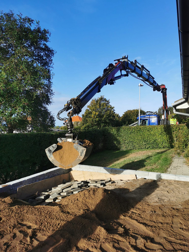 Anlægsgartner der graver ud til ny terrasse i kalundborg
